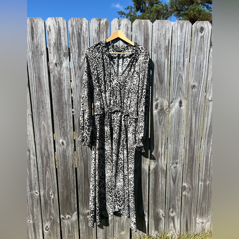 Banana Republic: Black & White Leopard Print Maxi Dress LongSleeve: Size 12 Tall